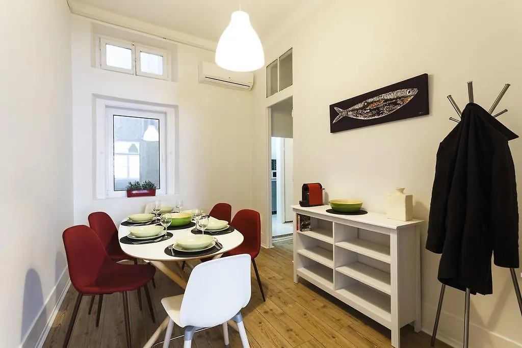 Whome | Fanqueiros Downtown Typical Apartment Lizbona